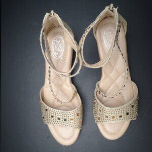 Bolaro by Summer Rio Ladies Size 8.5 Tan & Gold Strappy Wedge Back Zip Sandals